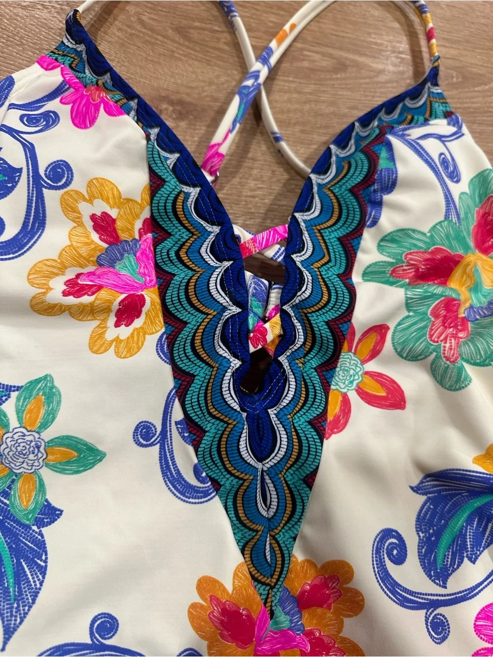 Cupshe White One-Piece Swimsuit with Multicolor Floral Print Size M New